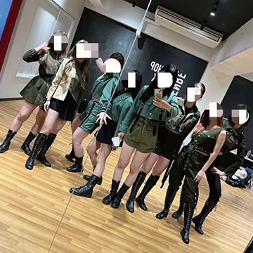 韓国アイドル系のダンス衣装